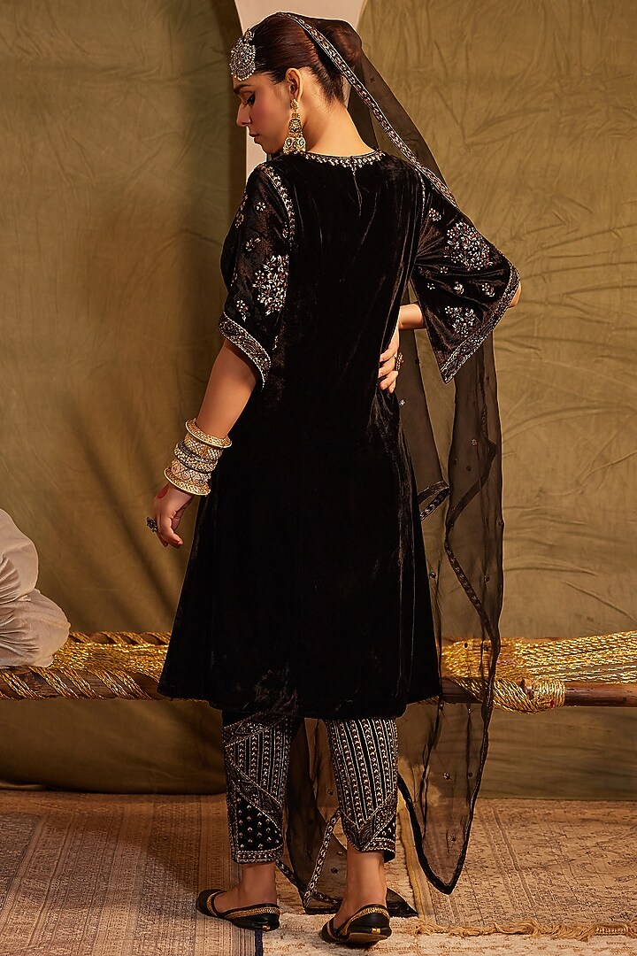 Midnight Black Silk Velvet Hand Embellished Long Kurta Set by TABEER INDIA at Pernia's Pop Up Shop