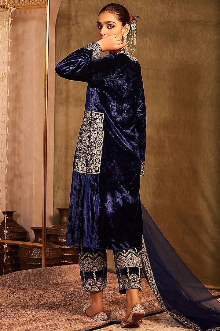 Midnight Blue Silk Velvet Cutdana & Resham Embellished Kurta Set by TABEER INDIA at Pernia's Pop Up Shop