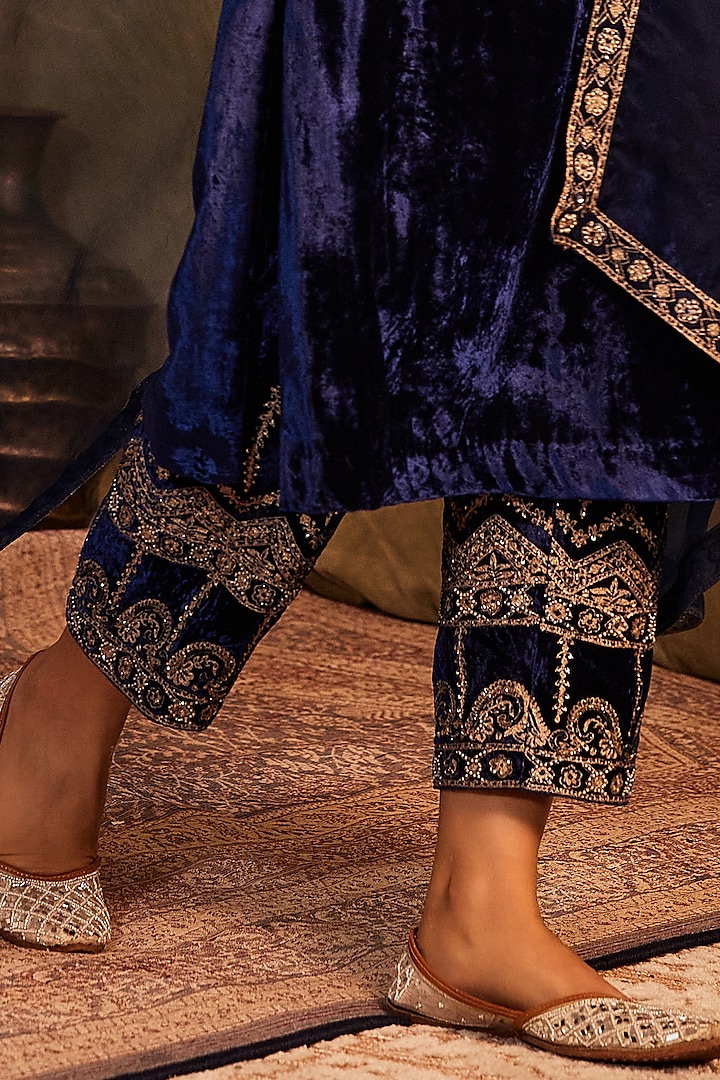 Midnight Blue Silk Velvet Cutdana & Resham Embellished Kurta Set by TABEER INDIA at Pernia's Pop Up Shop