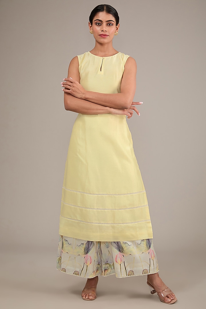 White Chanderi Floral Printed Jacket Set by TABEER INDIA at Pernia's Pop Up Shop