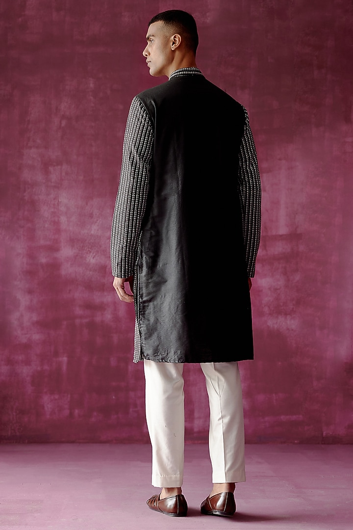 Black Cotton Silk Embroidered Kurta Set by Pouli Pret Men at Pernia's Pop Up Shop