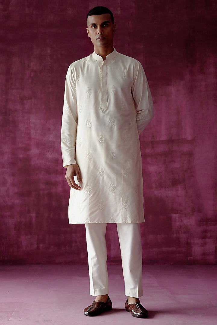 Off-White Cotton Silk Sequins Hand Embroidered Kurta Set by Pouli Pret Men at Pernia's Pop Up Shop