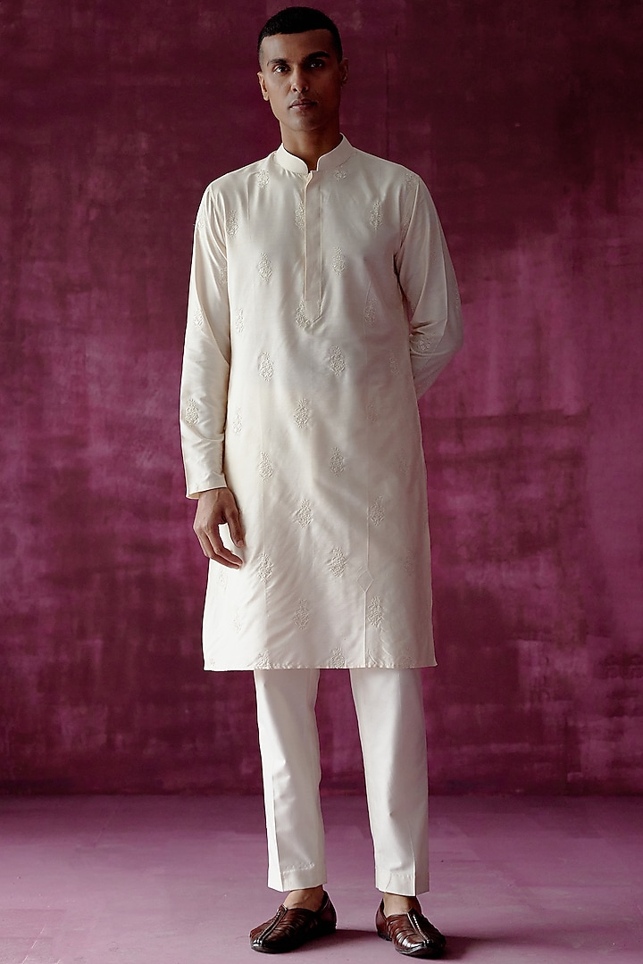 Off-White Sequins Embroidered Kurta by Pouli Pret Men