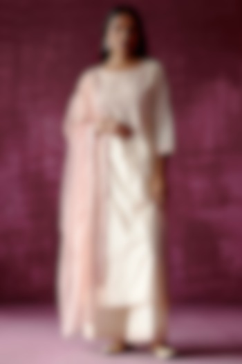 Off-White Embroidered Kurta Set by POULI at Pernia's Pop Up Shop