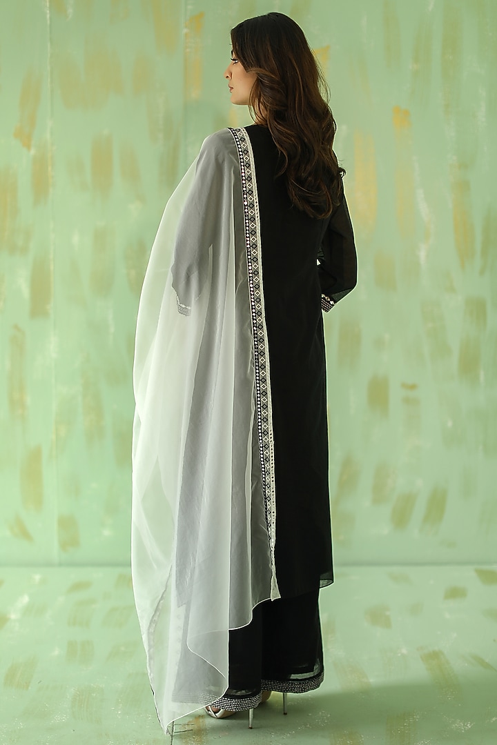 Black Embroidered Kurta Set by POULI at Pernia's Pop Up Shop