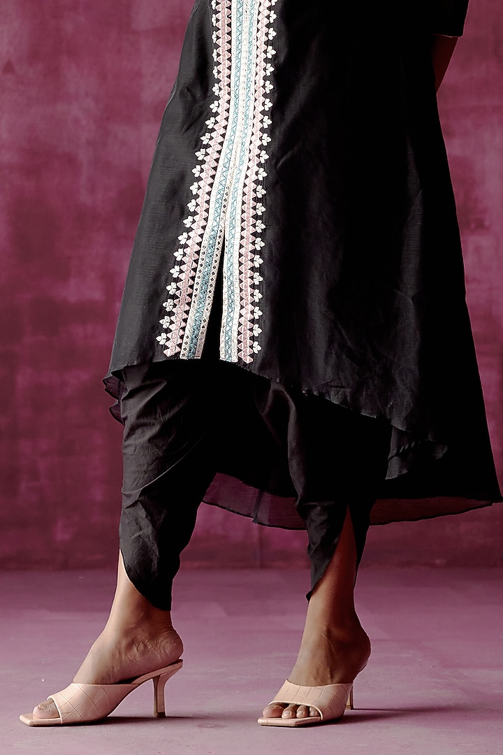 Black Embroidered Kurta Set by POULI at Pernia's Pop Up Shop