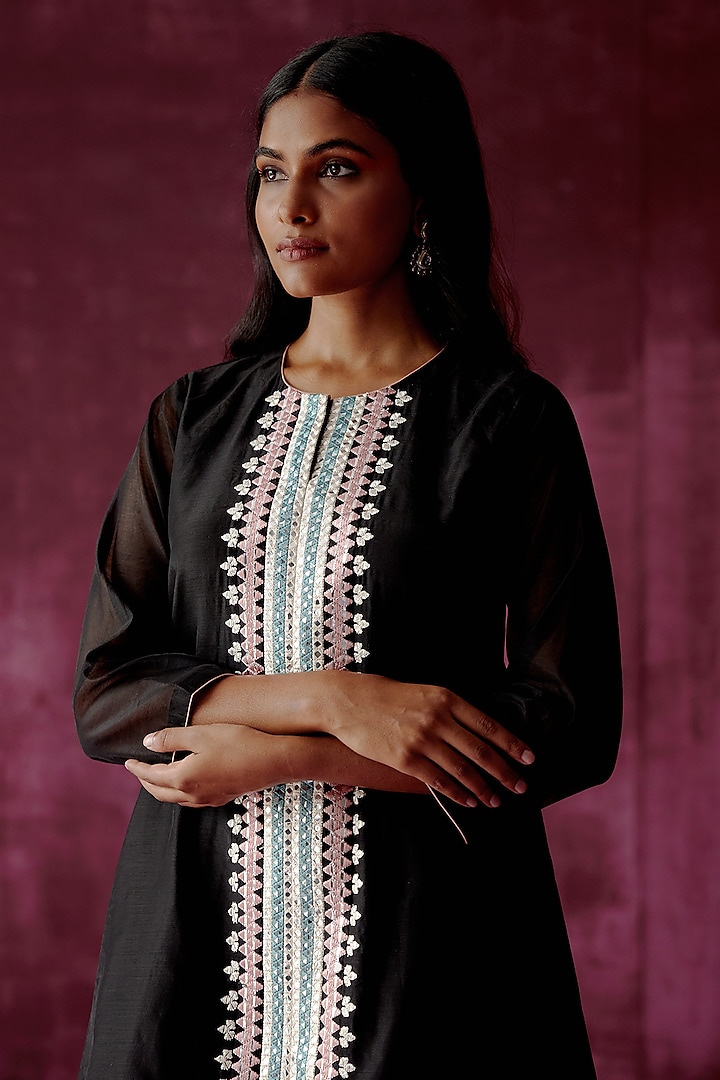Black Embroidered Kurta Set by POULI at Pernia's Pop Up Shop