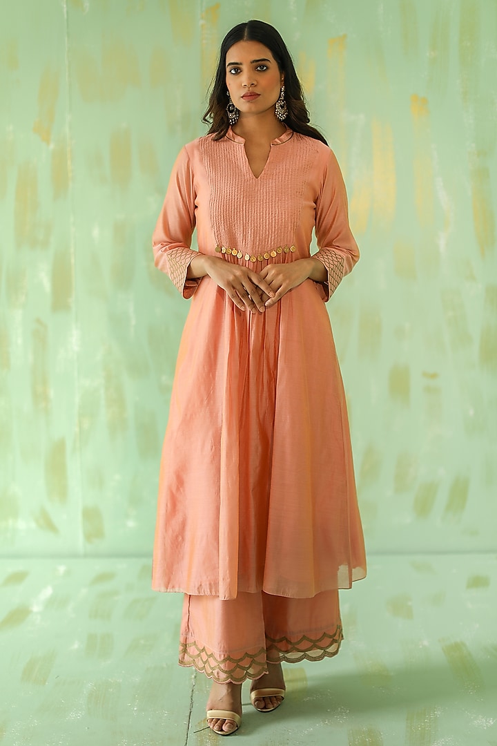 Vintage Pink Embroidered Kurta Set by POULI at Pernia's Pop Up Shop