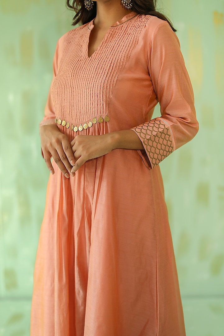 Vintage Pink Embroidered Kurta Set by POULI at Pernia's Pop Up Shop