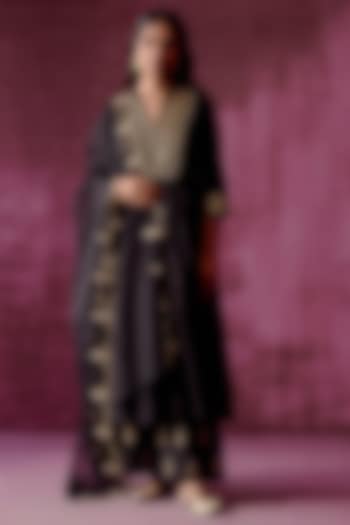 Black Hand Embroidered Kurta Set by POULI at Pernia's Pop Up Shop