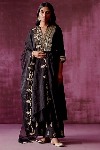 Black Hand Embroidered Kurta Set by POULI