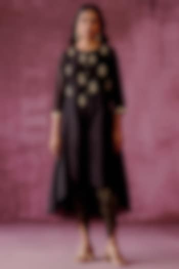 Black Hand Embroidered Kurta Set by POULI at Pernia's Pop Up Shop