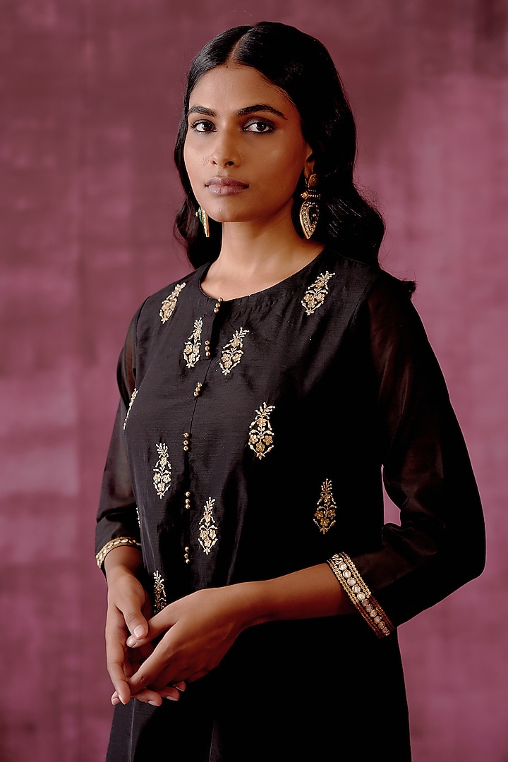 Black Hand Embroidered Kurta Set by POULI at Pernia's Pop Up Shop