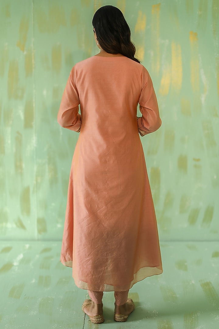 Vintage Pink Hand Embroidered Kurta Set by POULI at Pernia's Pop Up Shop