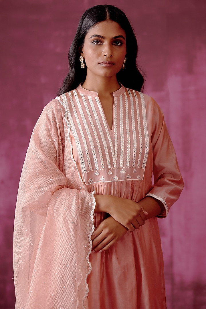 Vintage Pink Embroidered Kurta Set by POULI at Pernia's Pop Up Shop