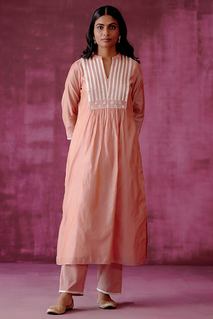 Vintage Pink Embroidered Kurta Set by POULI at Pernia's Pop Up Shop
