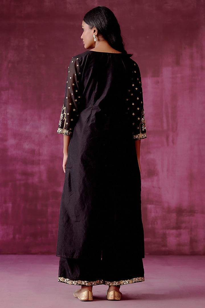 Black Embroidered Kurta Set by POULI at Pernia's Pop Up Shop
