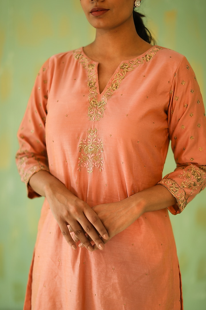 Vintage Pink Resham Embroidered Kurta Set by POULI at Pernia's Pop Up Shop
