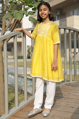 Yellow Mul Chanderi Thread Embroidered Kurta Set For Girls by Taber Tikri
