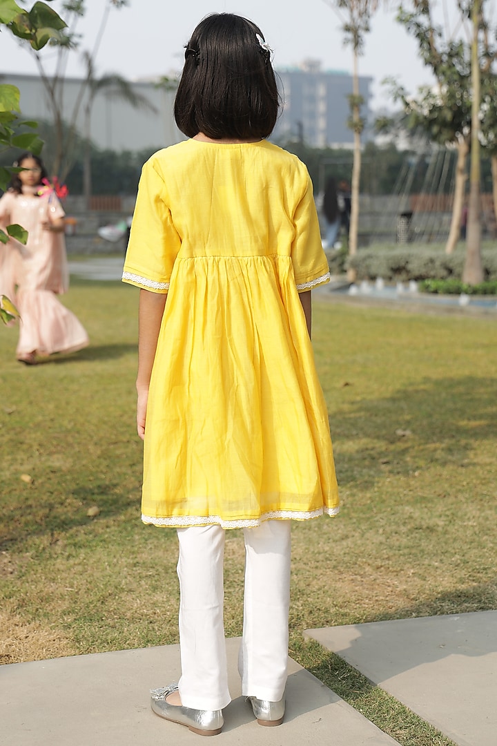 Yellow Mul Chanderi Thread Embroidered Kurta Set For Girls by Taber Tikri at Pernia's Pop Up Shop