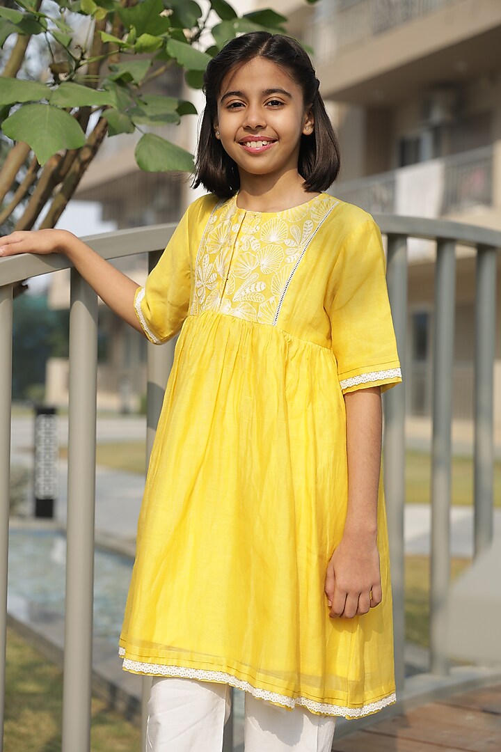 Yellow Mul Chanderi Thread Embroidered Kurta Set For Girls by Taber Tikri at Pernia's Pop Up Shop
