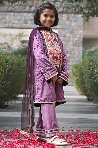 Purple Velvet Thread Embroidered Kurta Set For Girls by Taber Tikri