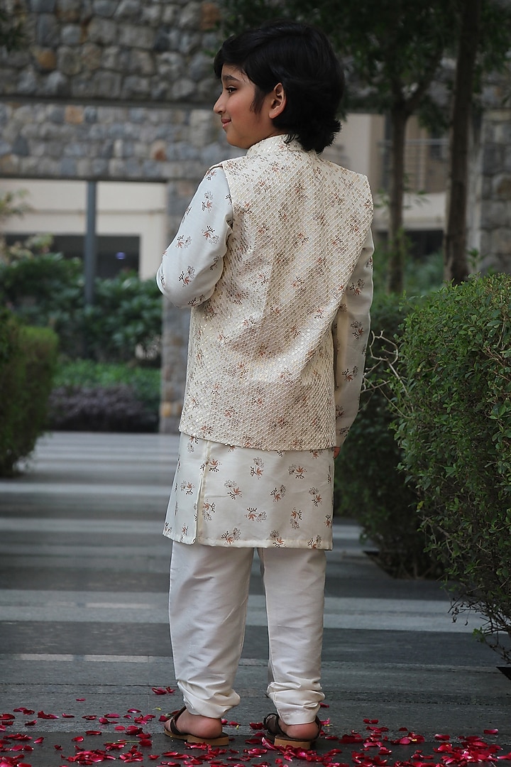 Off-White Cotton Silk Printed Nehru Jacket Set For Boys by Taber Tikri at Pernia's Pop Up Shop