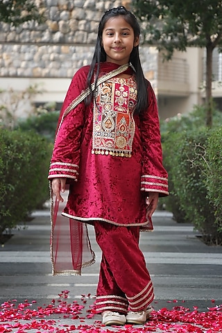Maroon Velvet Thread Embroidered Kurta Set For Girls by Taber Tikri