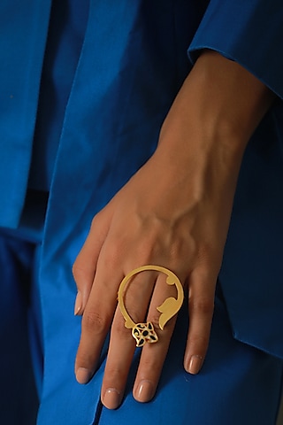 Double finger ring gold clearance