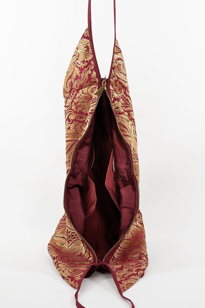 Red Embellished Banarasi Jhola Bag by That Gypsy at Pernia's Pop Up Shop