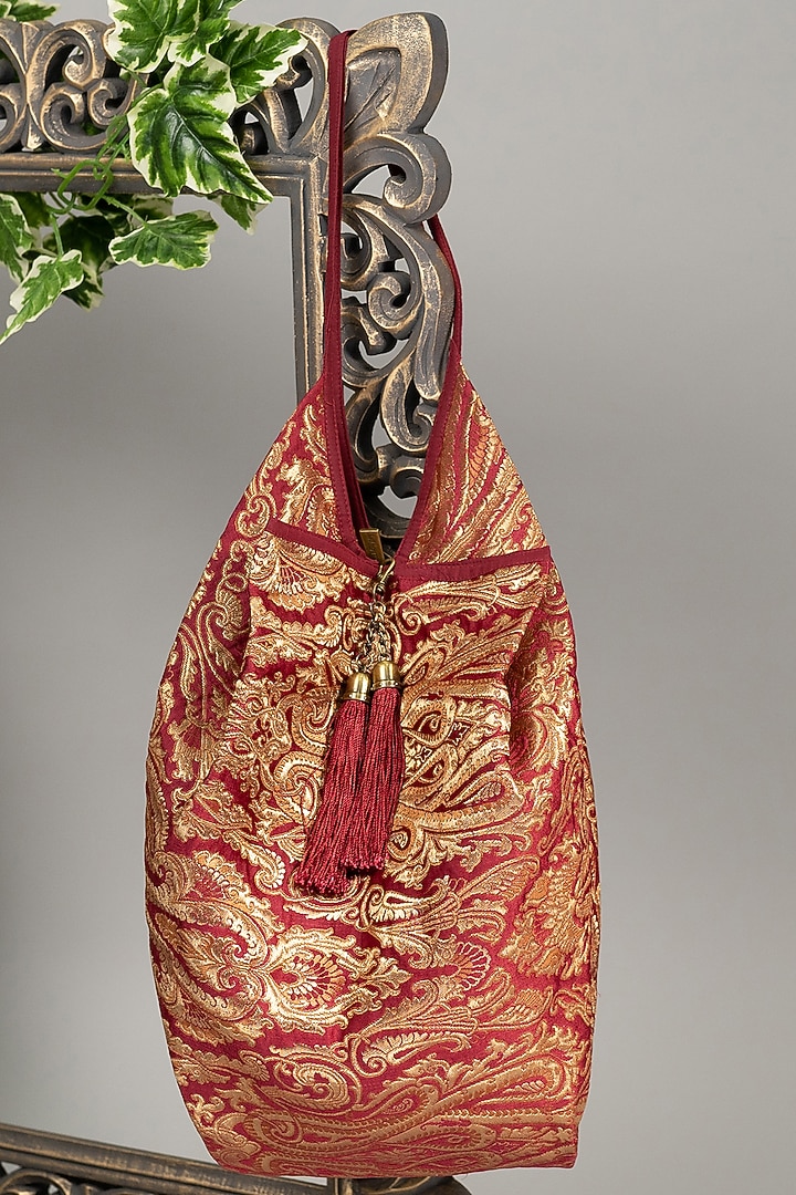 Red Embellished Banarasi Jhola Bag by That Gypsy at Pernia's Pop Up Shop