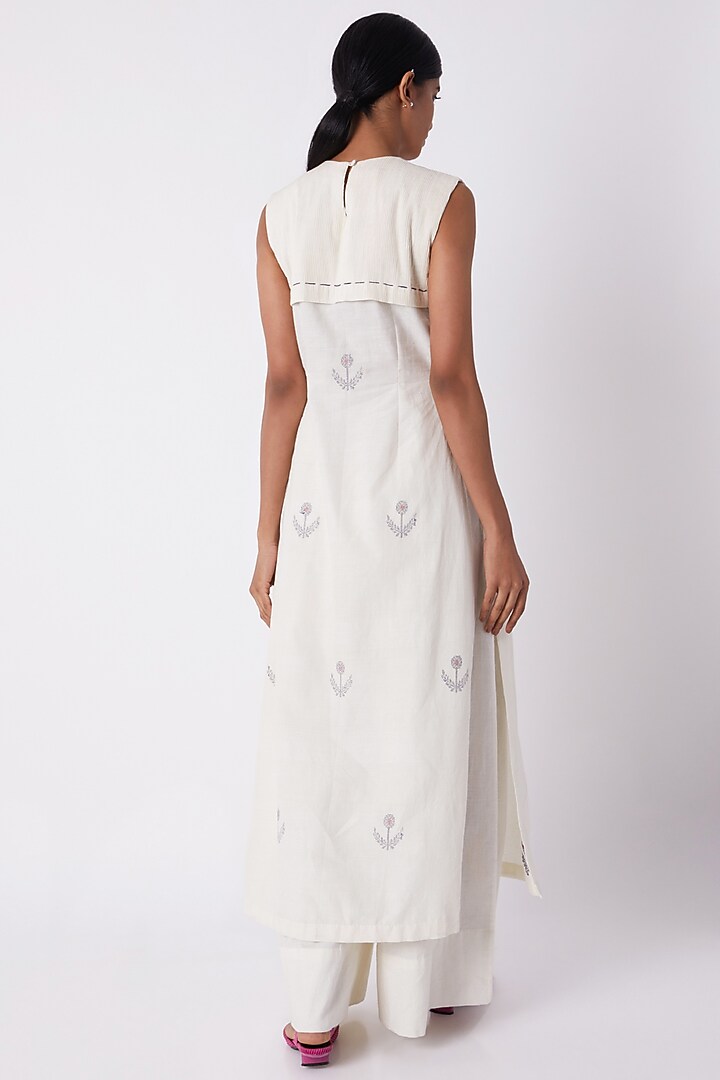Off White Pintucked Kurta by Tahweave at Pernia's Pop Up Shop