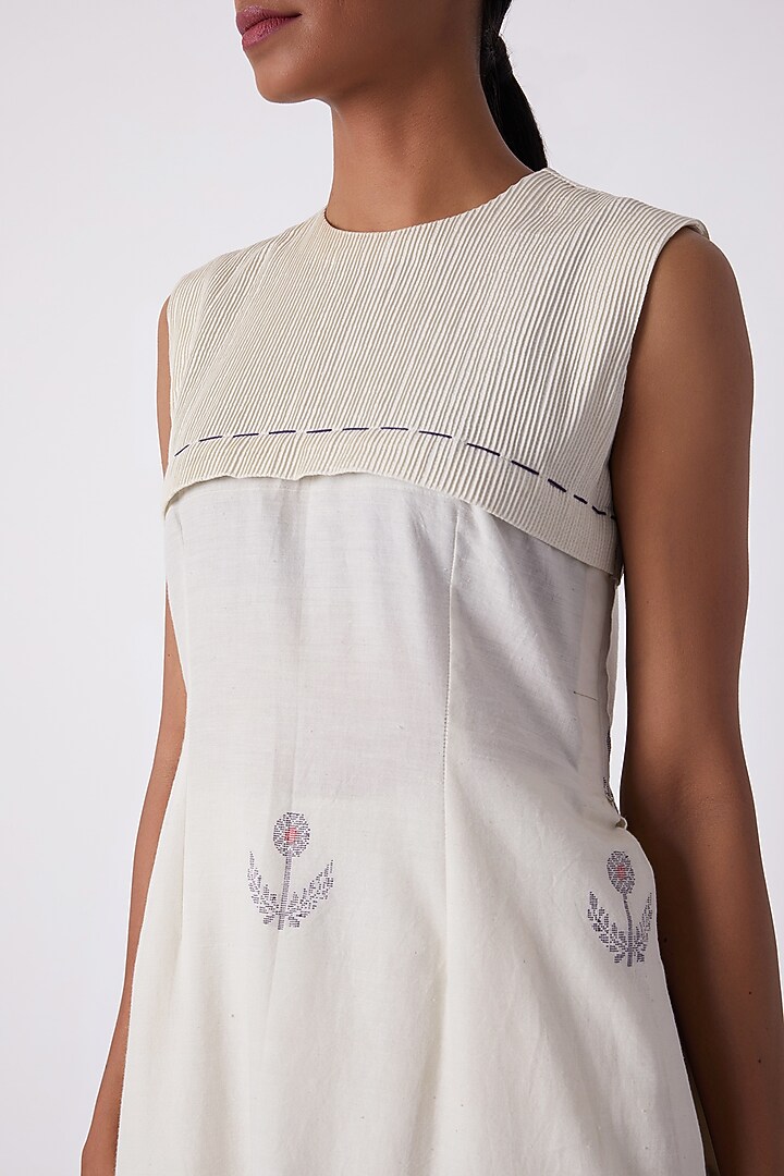 Off White Pintucked Kurta by Tahweave at Pernia's Pop Up Shop