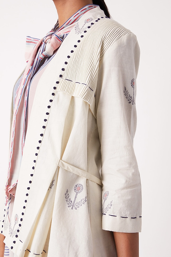 Off White Jamdani Wrap Overlayer by Tahweave at Pernia's Pop Up Shop