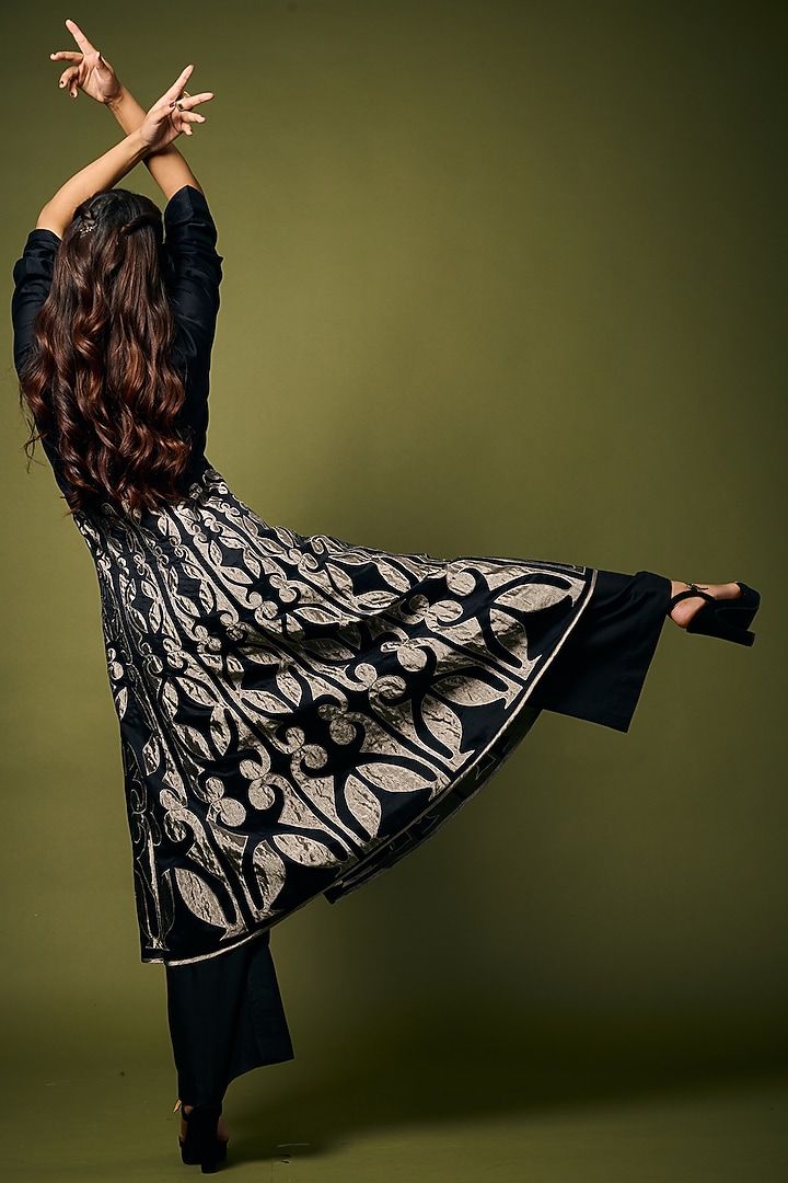 Black Embroidered Wedding Anarkali Set by Taika By Poonam Bhagat at Pernia's Pop Up Shop