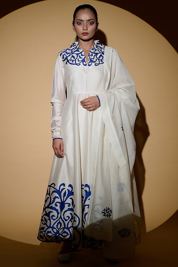 Ivory Embroidered Anarkali Set by Taika By Poonam Bhagat
