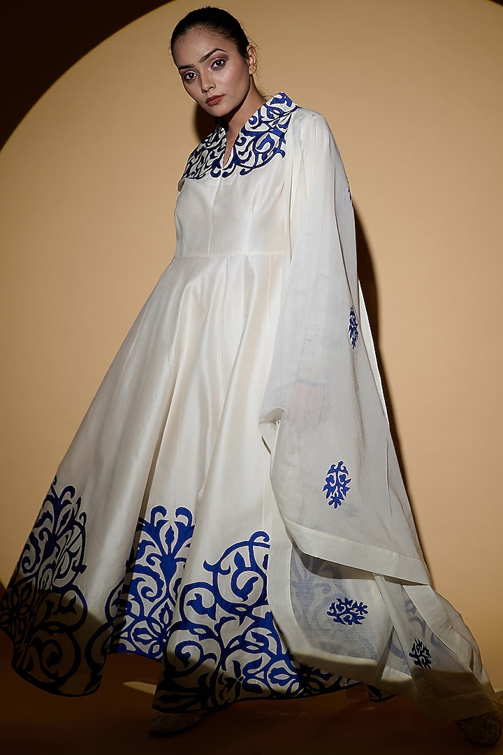Ivory Embroidered Wedding Anarkali Set by Taika By Poonam Bhagat at Pernia's Pop Up Shop