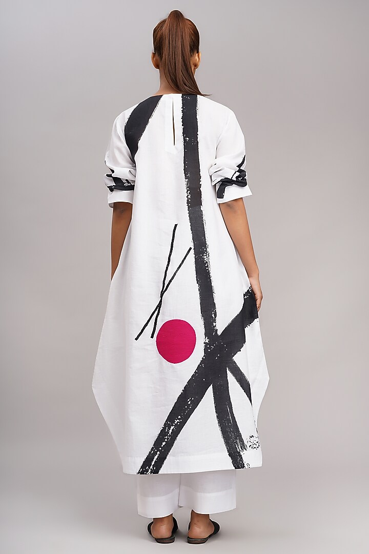 White Linen Printed & Machine Embroidered Tunic Set by Taika By Poonam Bhagat at Pernia's Pop Up Shop