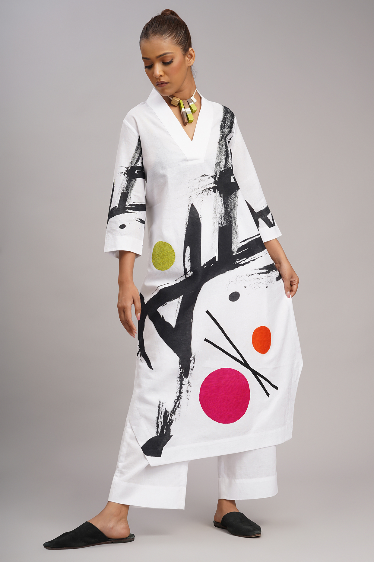 White Linen Printed & Machine Embroidered Tunic Set by Taika By Poonam Bhagat at Pernia's Pop Up Shop