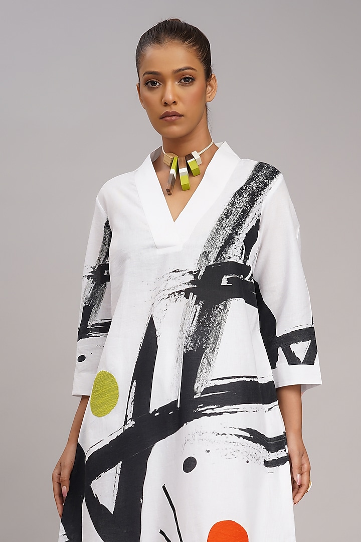 White Linen Printed & Machine Embroidered Tunic Set by Taika By Poonam Bhagat at Pernia's Pop Up Shop