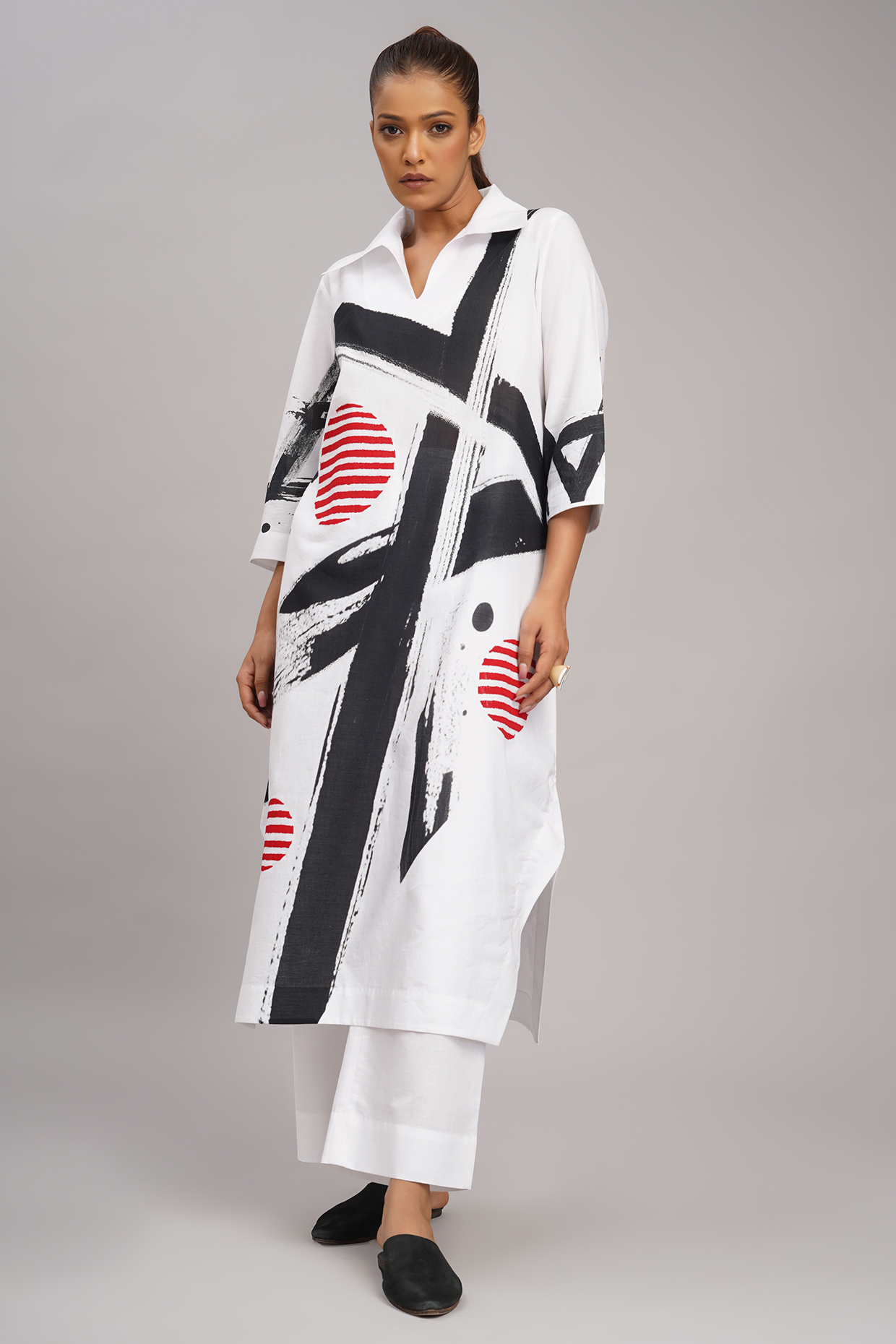 White Linen Printed & Machine Embroidered Tunic Set by Taika By Poonam Bhagat at Pernia's Pop Up Shop