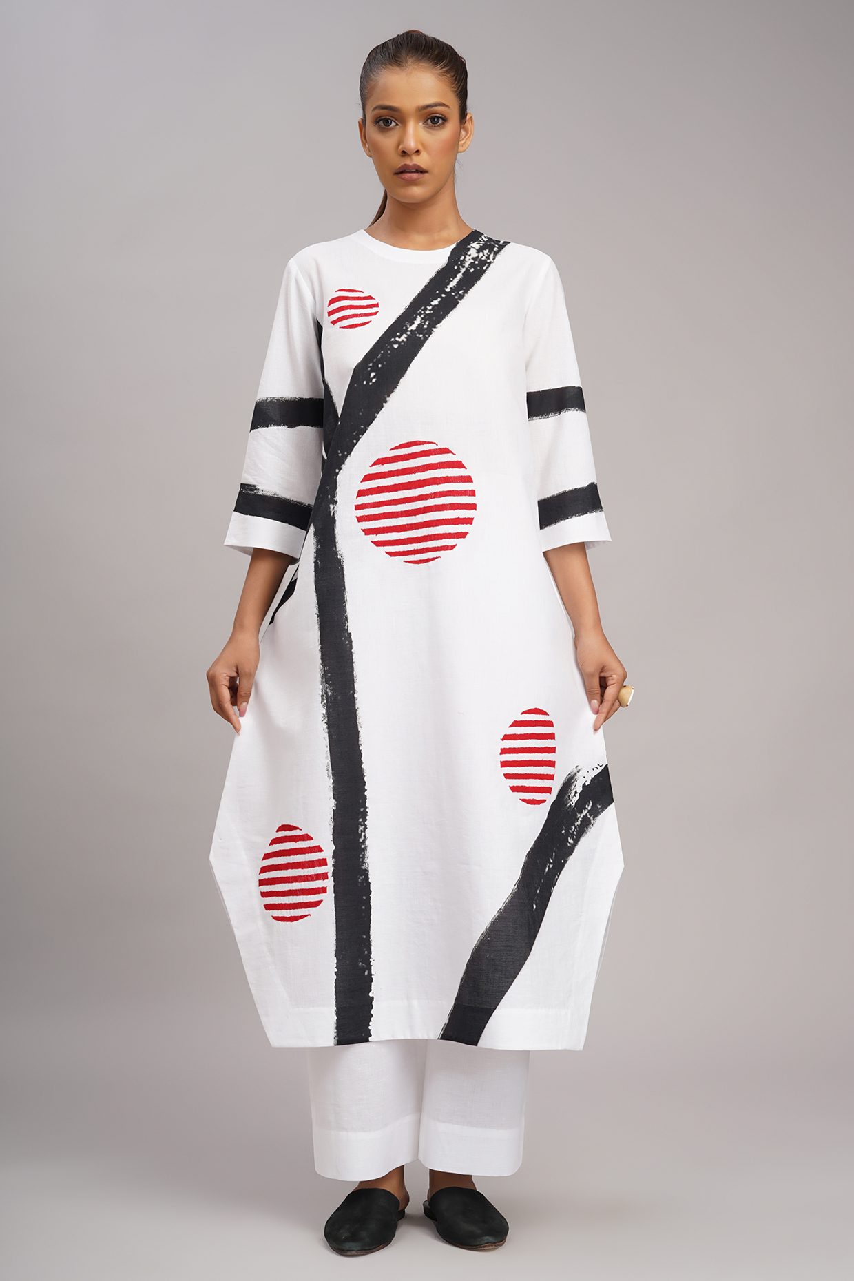 White Linen Printed & Machine Embroidered Tunic Set by Taika By Poonam Bhagat at Pernia's Pop Up Shop