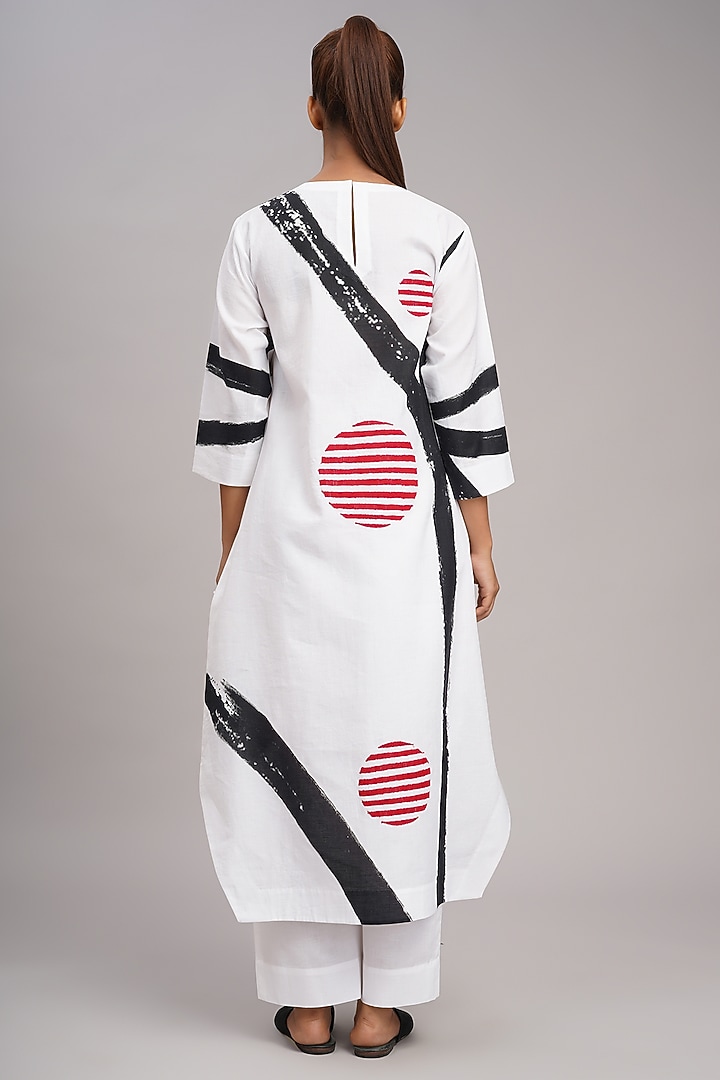 White Linen Printed & Machine Embroidered Tunic Set by Taika By Poonam Bhagat at Pernia's Pop Up Shop