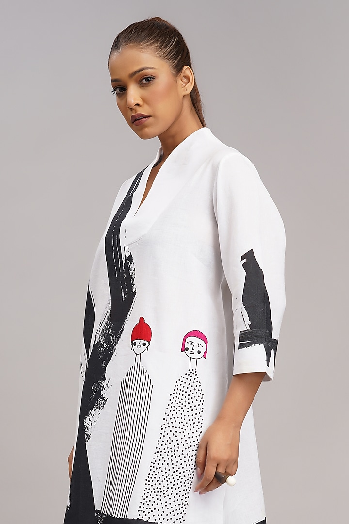 White Linen Printed & Machine Embroidered Tunic Set by Taika By Poonam Bhagat at Pernia's Pop Up Shop