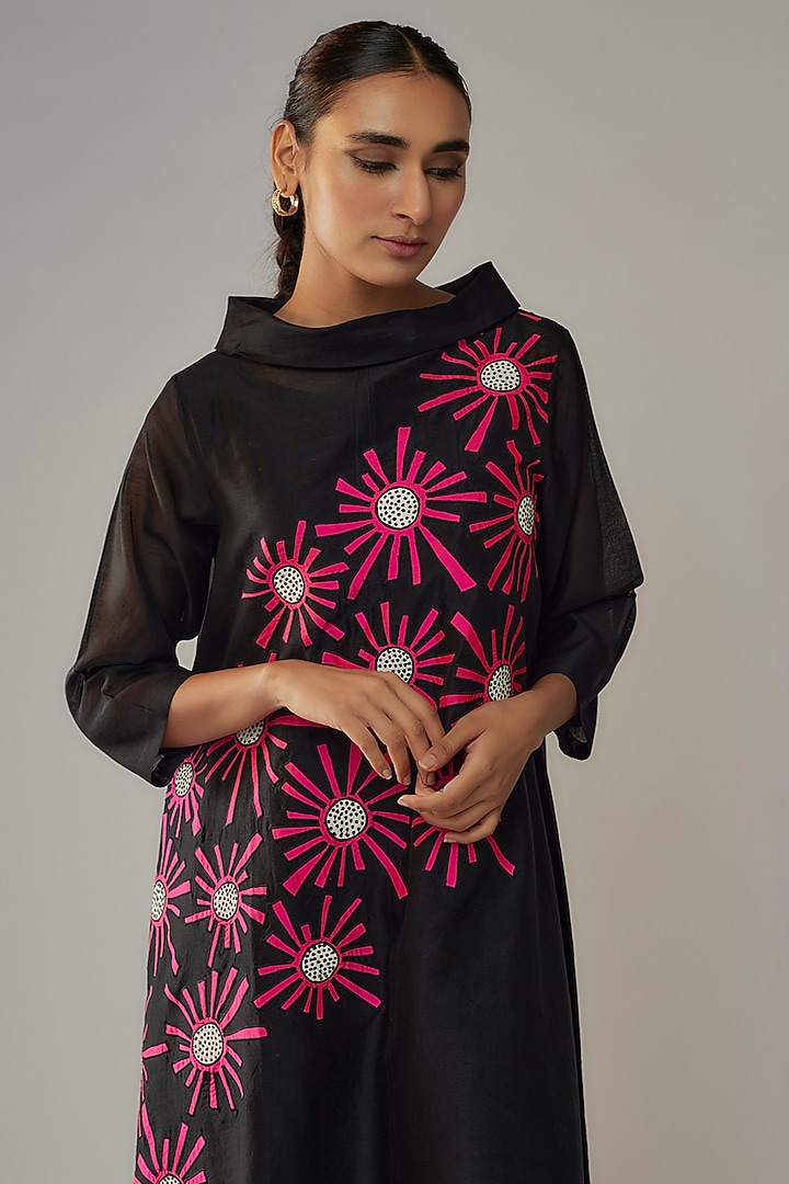 Black Chanderi Applique Floral Tunic Set by Taika By Poonam Bhagat at Pernia's Pop Up Shop