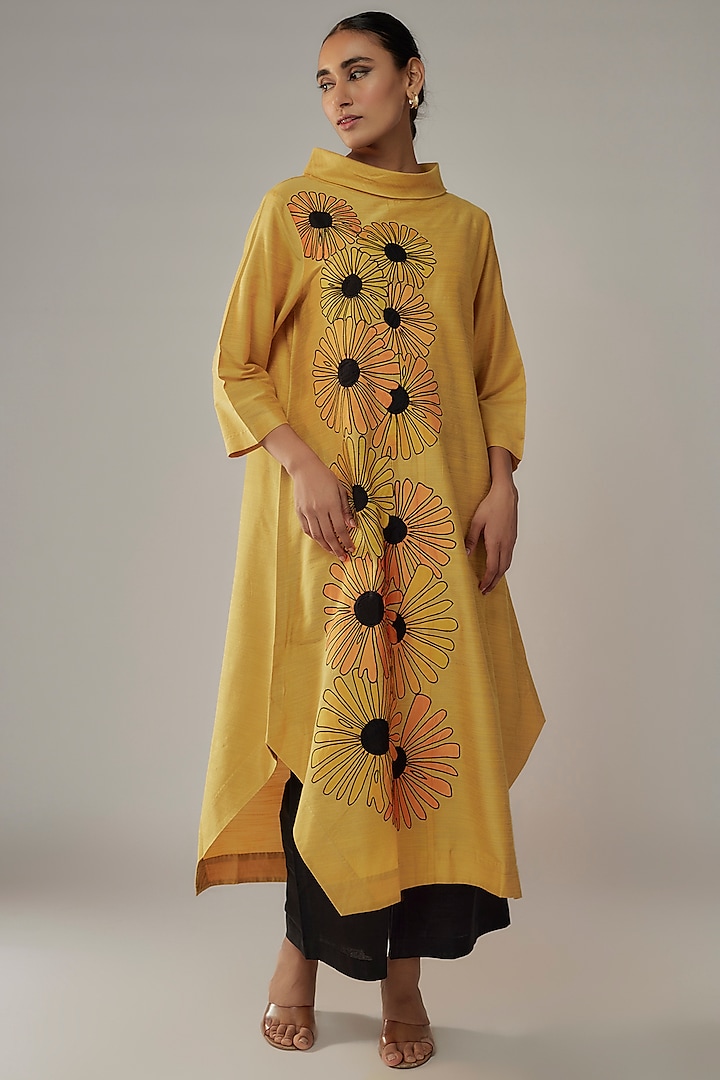 Yellow Cotton Silk Applique Floral Tunic Set by Taika By Poonam Bhagat