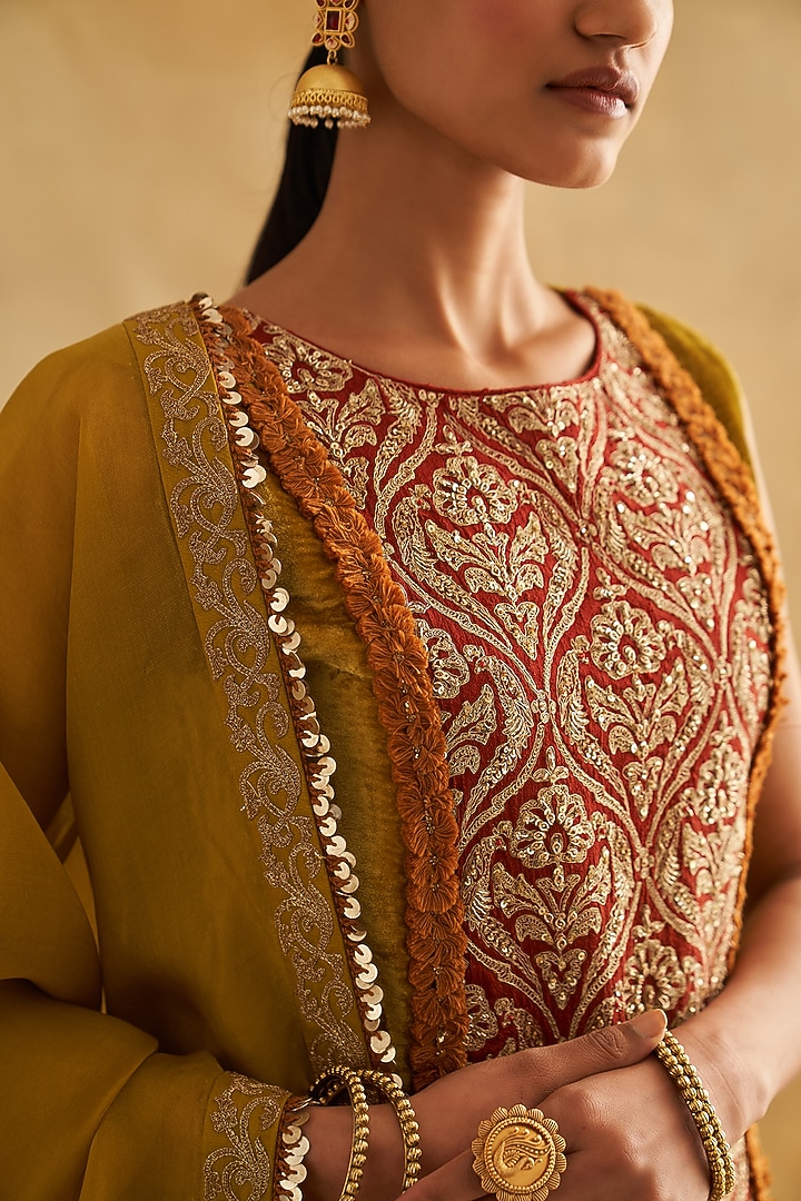 Green Pure Silk Velvet Embroidered Kurta Set by Taisha at Pernia's Pop Up Shop