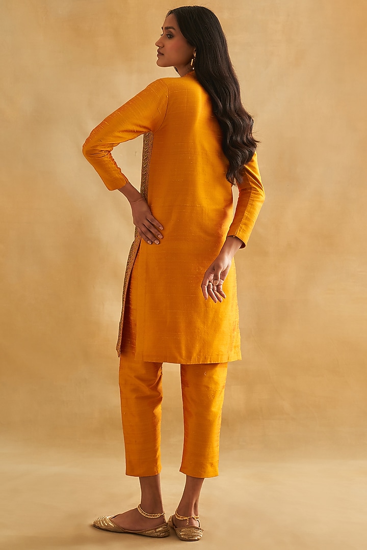 Mango Raw Silk Printed & Embroidered Kurta Set by Taisha at Pernia's Pop Up Shop