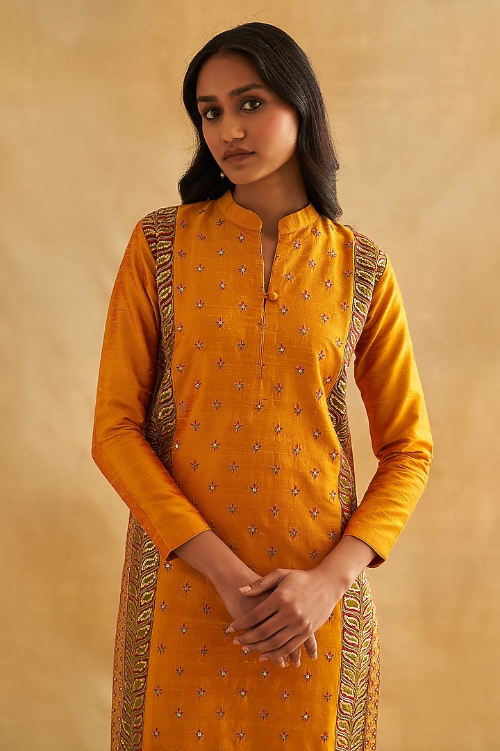 Mango Raw Silk Printed & Embroidered Kurta Set by Taisha at Pernia's Pop Up Shop