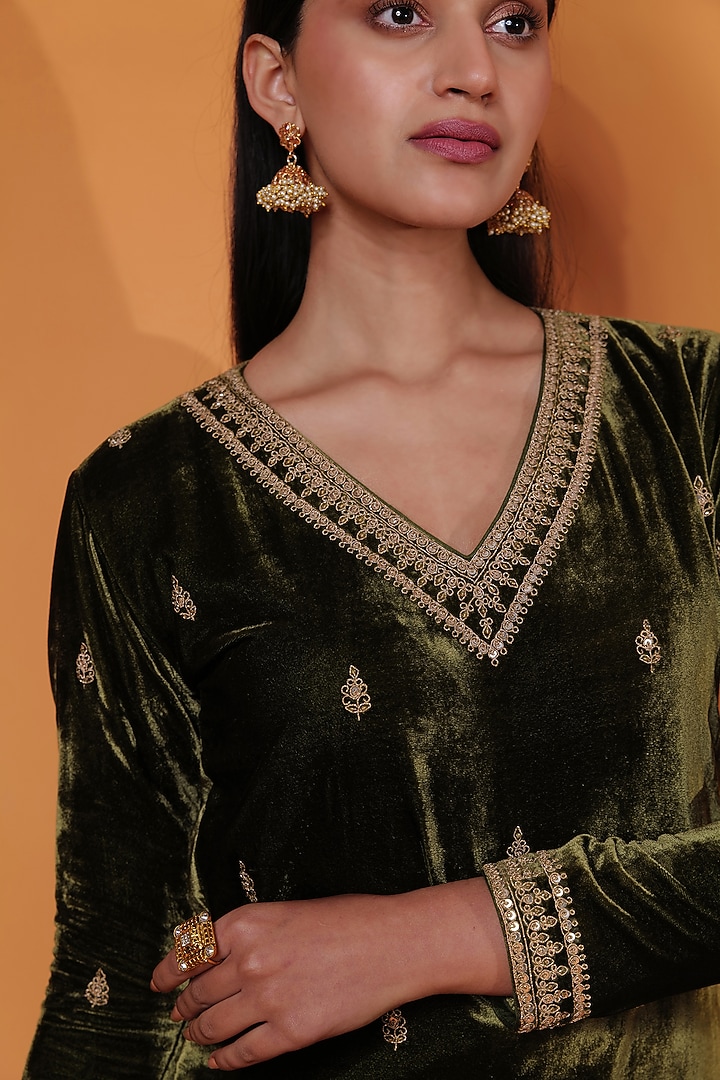 Forest Green Pure Silk Velvet Embroidered Kurta Set by Taisha at Pernia's Pop Up Shop
